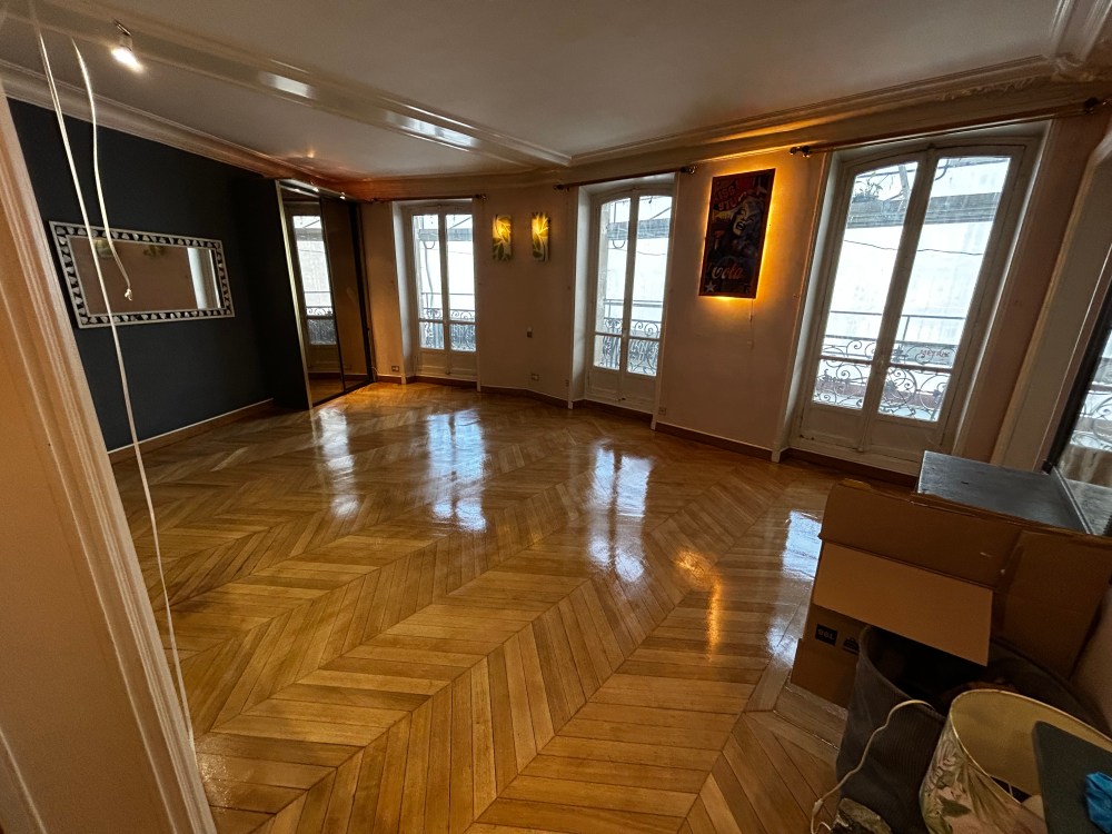 Parquet point de Hongrie vitrifié dans un appartement parisien